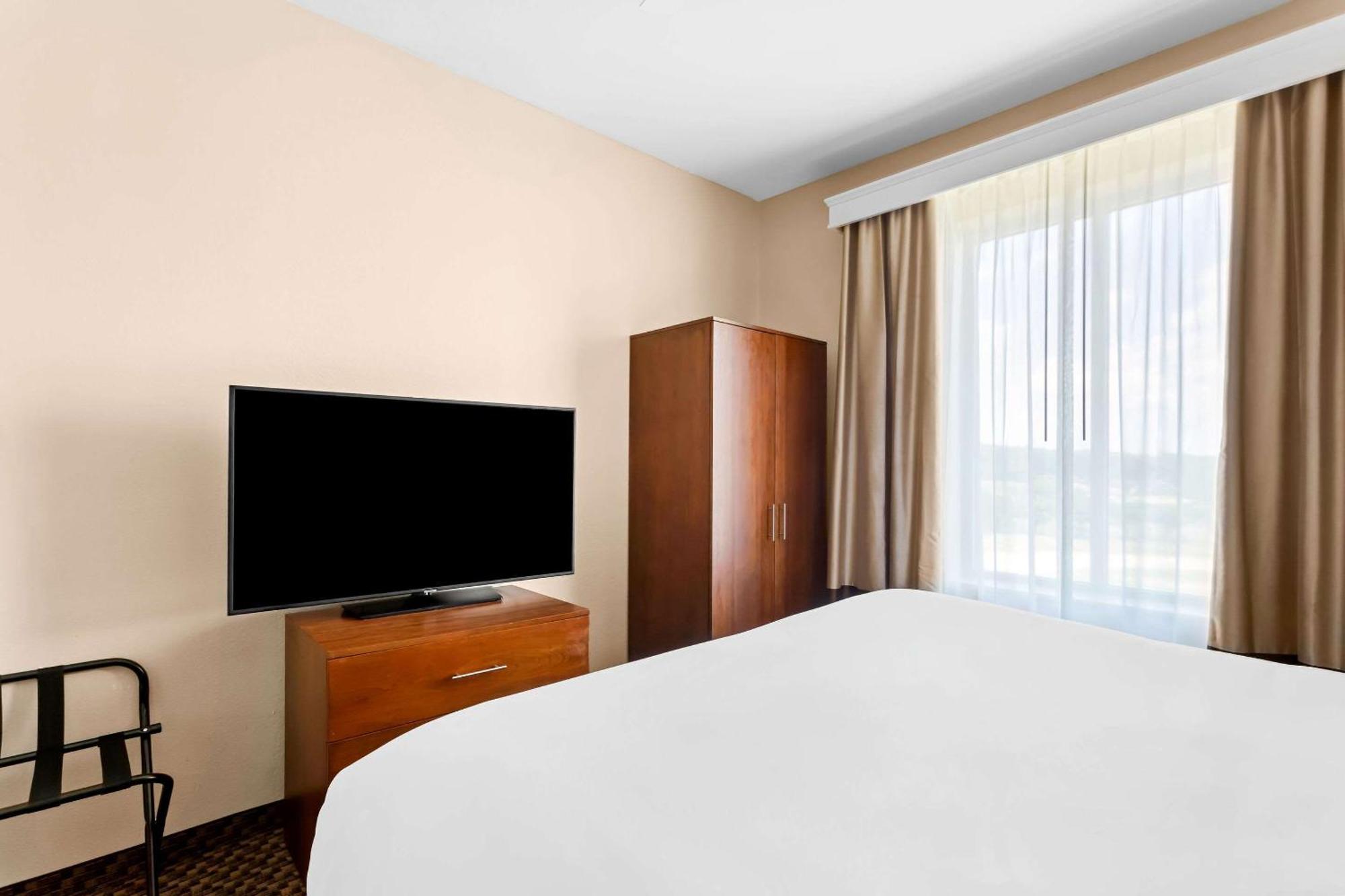 Comfort Inn & Suites Grenada Εξωτερικό φωτογραφία