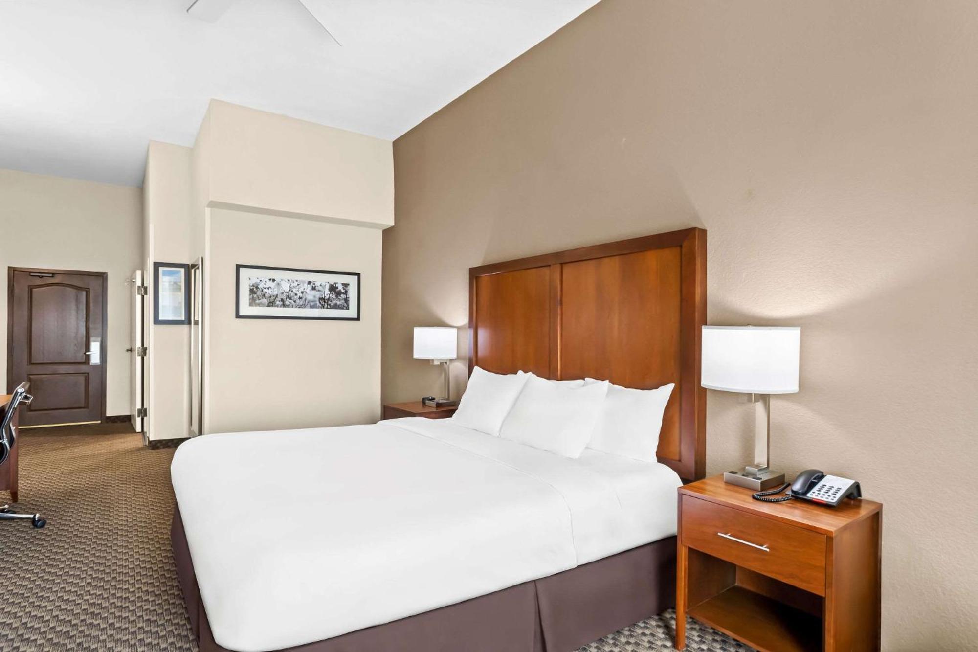 Comfort Inn & Suites Grenada Εξωτερικό φωτογραφία